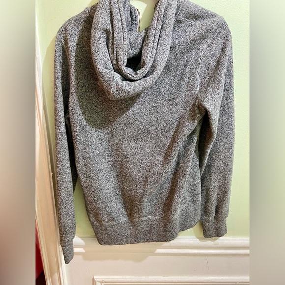 Roots sweater ❤️ - Picture 2 of 4